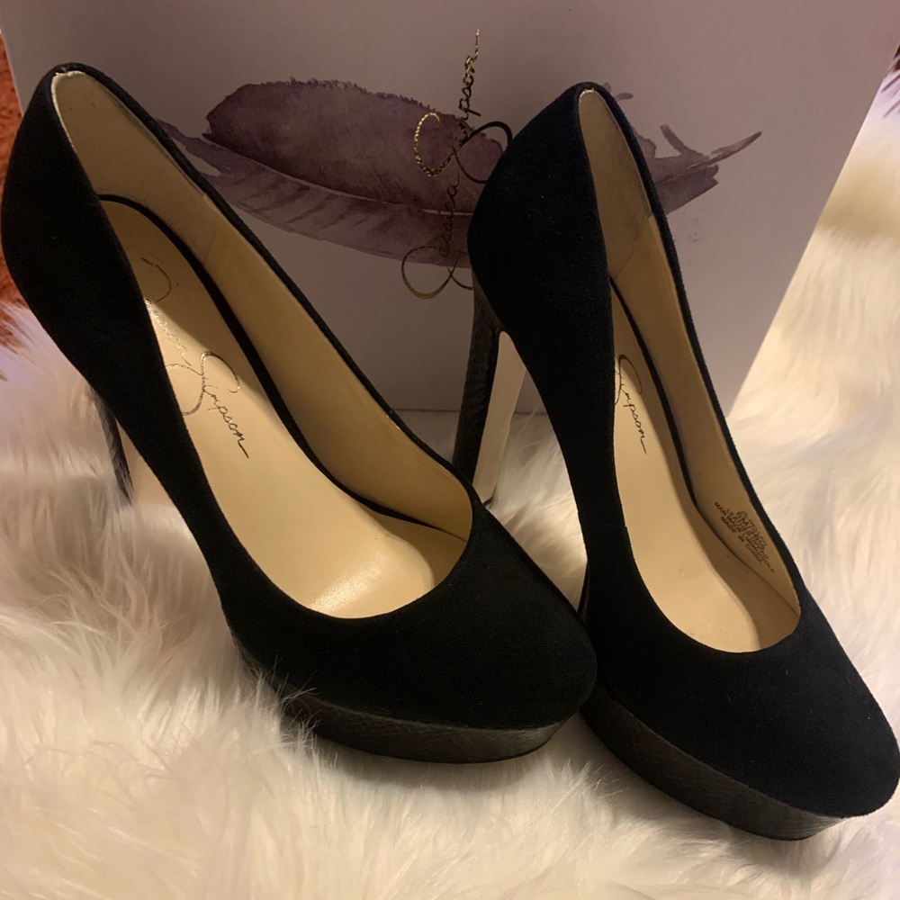 Jessica Simpson - size 6